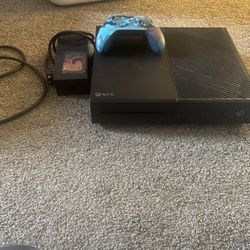 Xbox One W/ Controller 