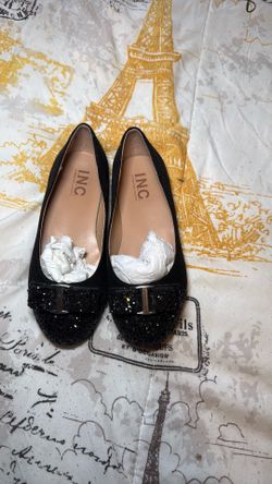 Black girls dressing shoes