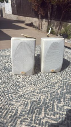 Set Of 2 Polk Audio RM2350 Speakers 
