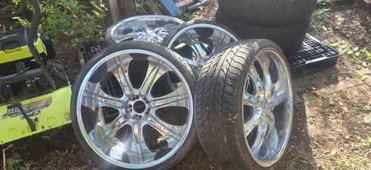 Set of 4 Chrome Rims with Tires 350$ price Firm wont take less
