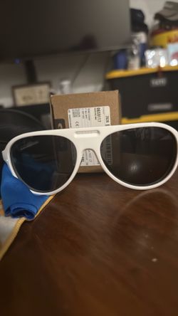 Costa Del Mar Hull White ! gray polarized LARGE