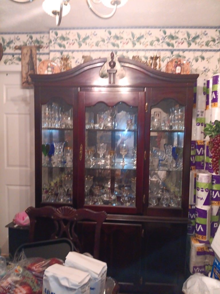 Dining Room Table Set With 6 Chairs And Cabinet..