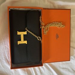 Pretty Crossbody