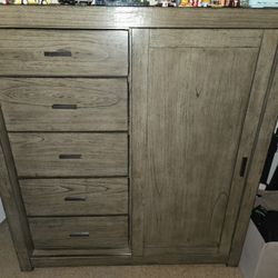 Dresser/chest