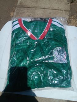 !! Men's  Soccer  Set New Size lage  Shirt and Shorts Mexico