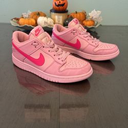 Triple Pink Nike Dunks 