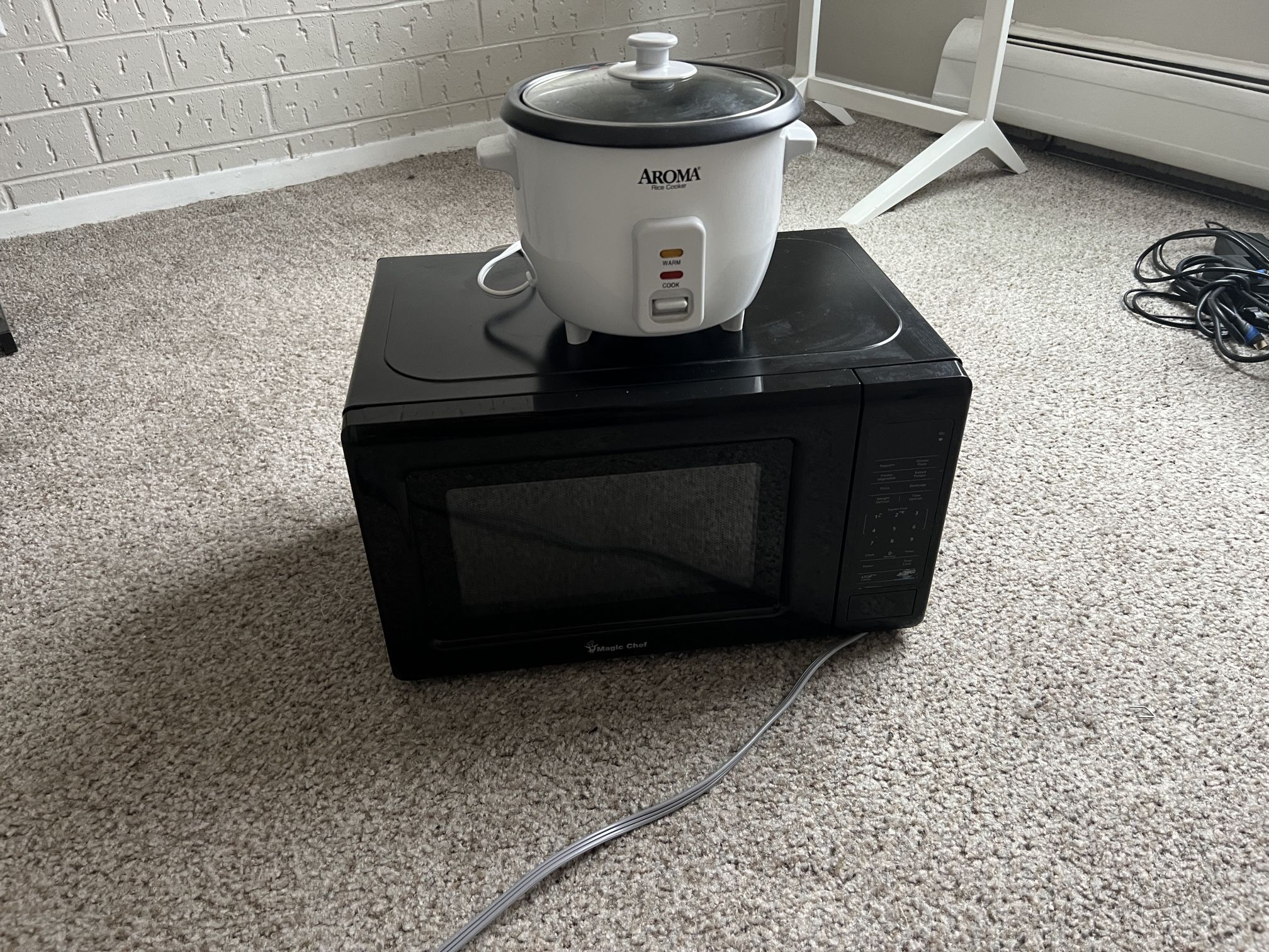 Magic Chef Microwave + Aroma Rice Cooker