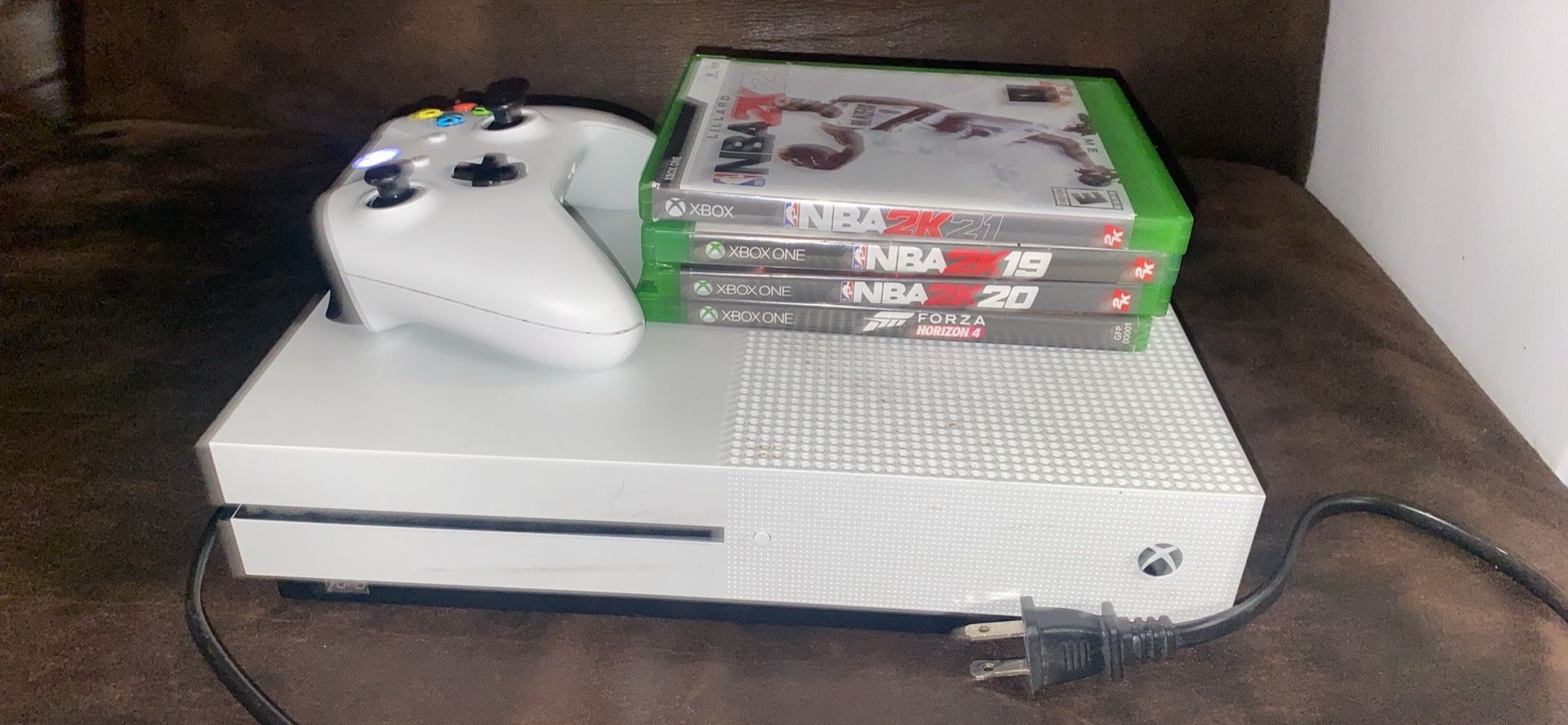 Xbox One S Controller And Games 