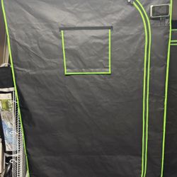 VIVOSUN 4x4 Grow Tent With Accessories $550 OBO