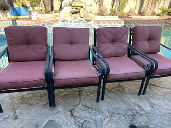 Big patio chairs/ sillas de patio grandes