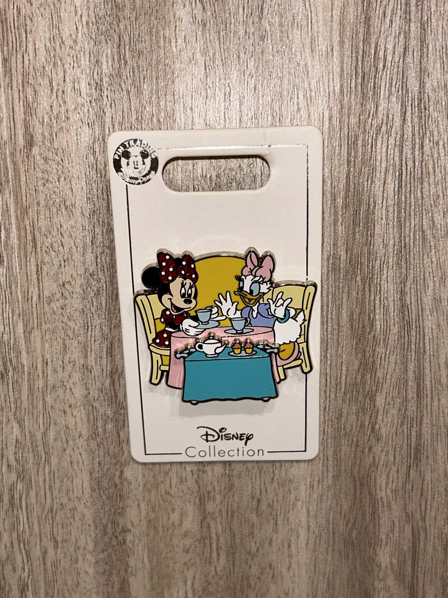 New Disney Pin Daisy Duck Minnie Mouse Tea Party Besties Disneyland