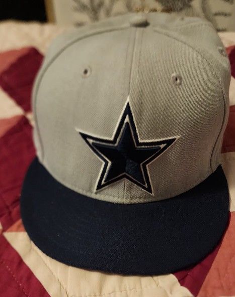 DALLAS COWBOYS CAP.