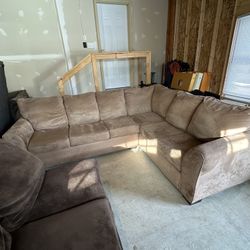 Sectional Couch (WE DELIVER)