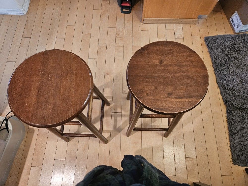 2 Bar Stools