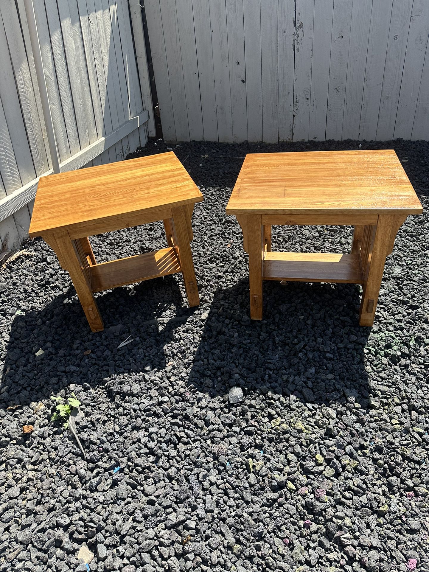 SET 2 DECOR SIDE TABLES VERY GOOD CONDITION 