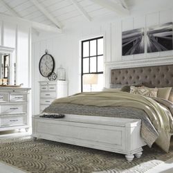 Kanwyn Whitewash Upholstered Storage Bedroom Set

