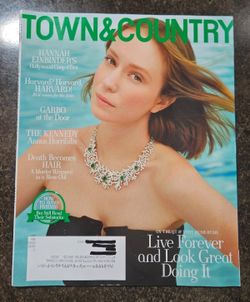 Town & Country Magazine with Hannah Einbinders May 2025