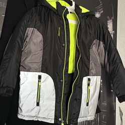 New Reebok boys hooded jacket Size 6/7 Small Chaqueta 