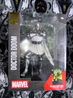 McFarlane Toys Marvel Doctor Doom Gold Label *CHASE* White Cloak Variant Edition