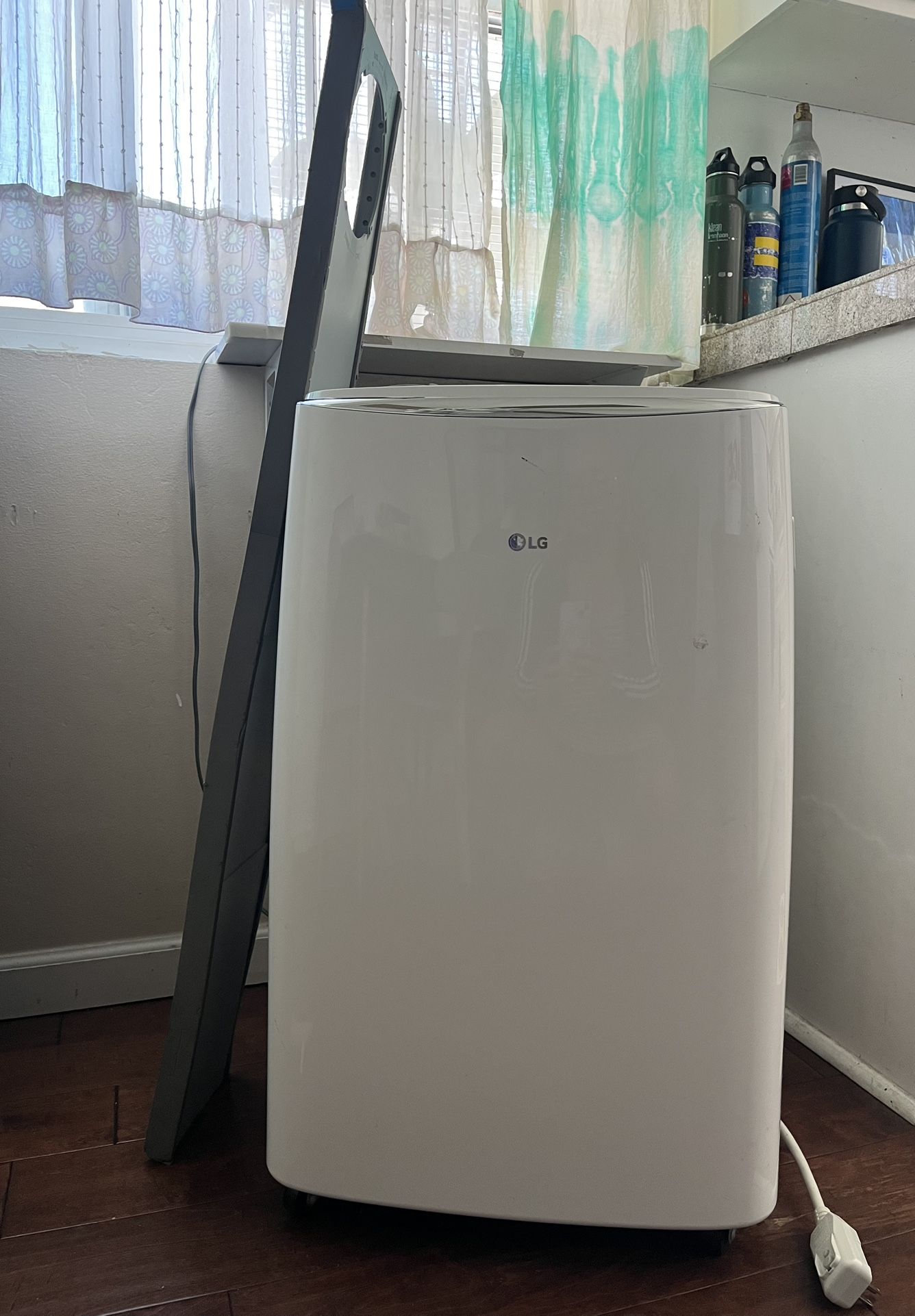 LG 14000BTU Portable aC