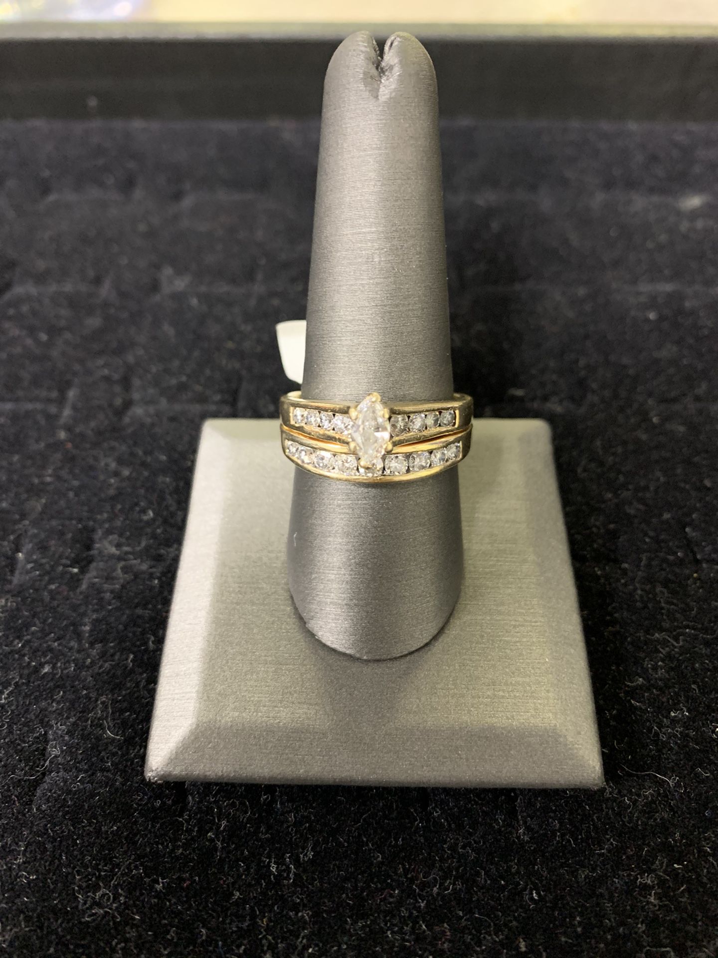Woman’s engagement ring and band set. NO LOWBALLERS NO TRADES IN-STORE PICK-UP ONLY