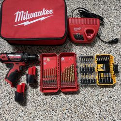 (New)Milwaukee Drill Set(with Drill Bits & Accessories Included)**