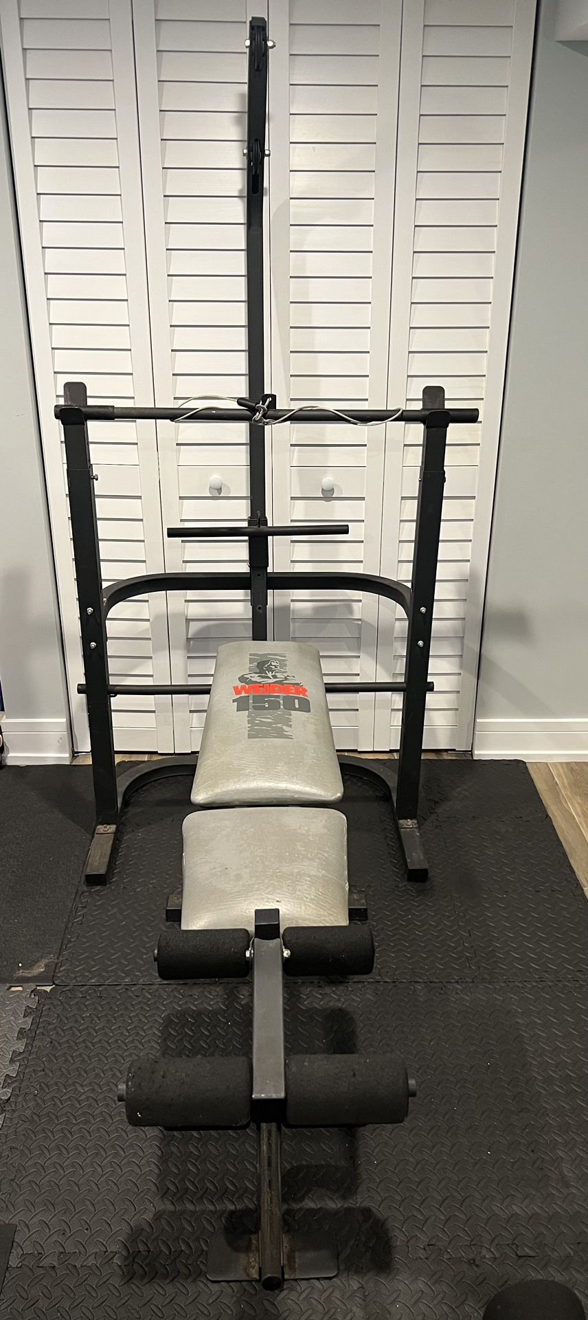 Multifunction Weight bench With leg developer and cable pull down