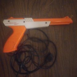 Nintendo 1985 Zapper Duck Hunt Gun