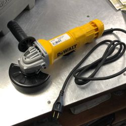 1003 Dewalt DWE402 Corded 120v 11amp 4-1/2” Angle Grinder W/ Guard & Side Handle 533049