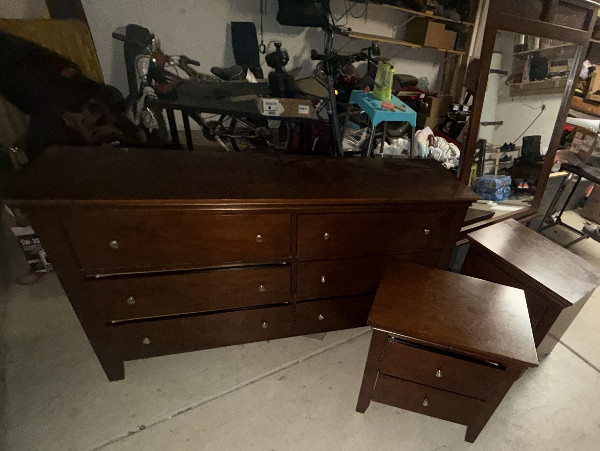 Six Drawer Dresser With 2 Nightstands And Mirror