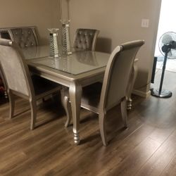 Small Dining Room Table And Chairs