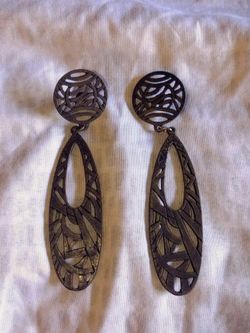 Women's fashion dangle earrings