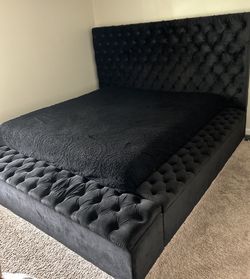 King Sized Upholstered Platform Storage Bed Make Me An Offer