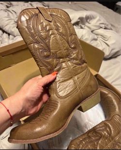 Cowgirl boots size 7