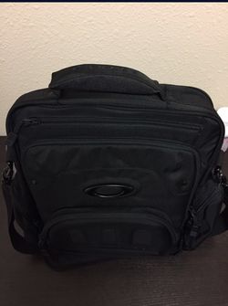 Oakley Vertical Messenger bag Never Used for Sale in Seattle WA OfferUp