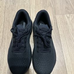 Brooks  Ghosts Size 9.5 D
