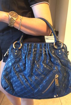$400 MARC JACOBS WOMENS HAND BAG (AUTHENTIC)