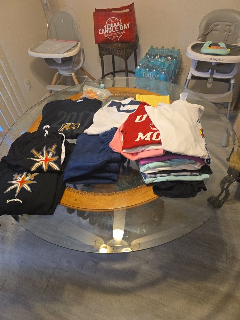 T shirts and one pair of sweat Pants 2xl