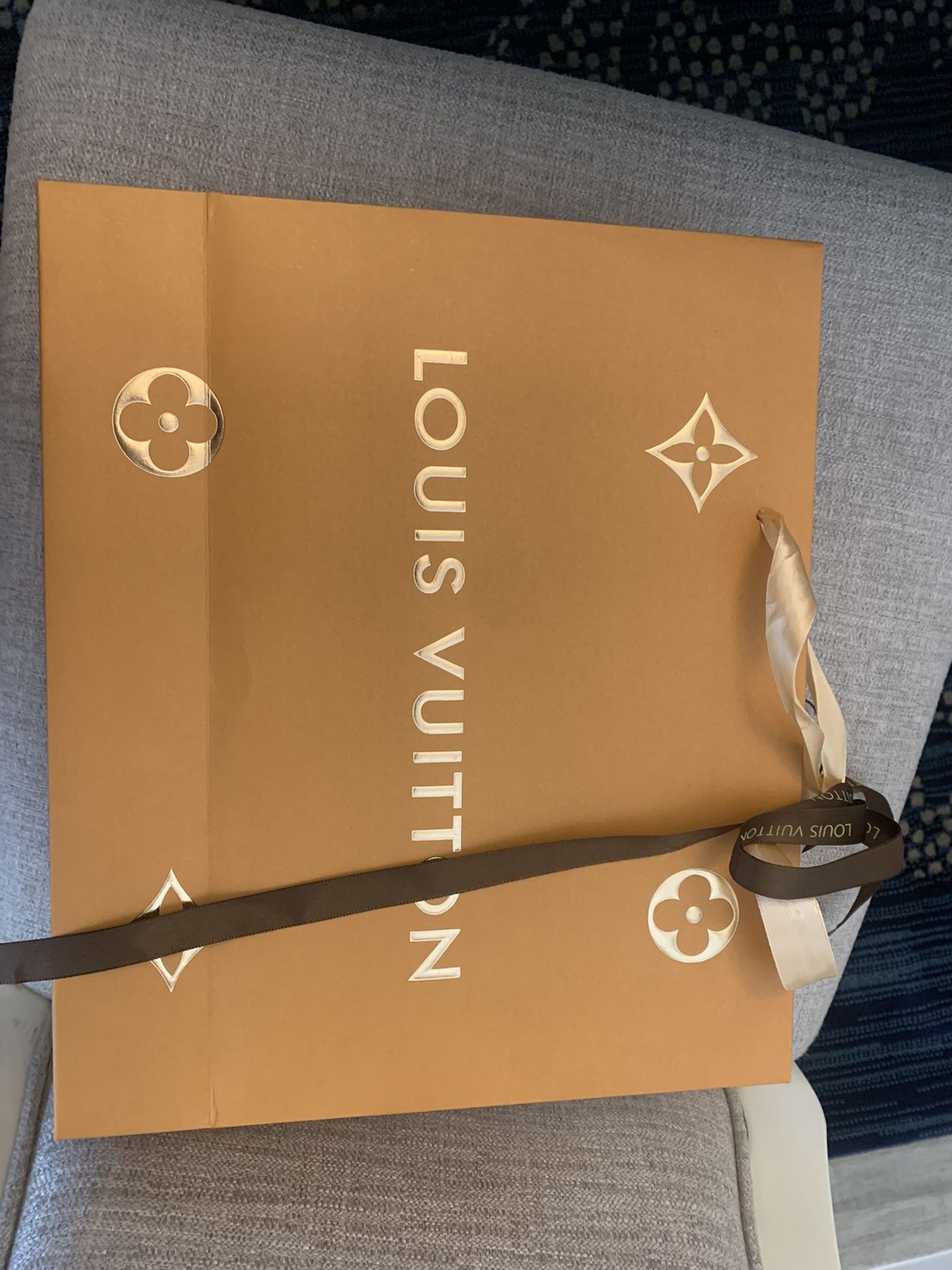 Louis vuitton Silk Scarf, New, Authentic. 