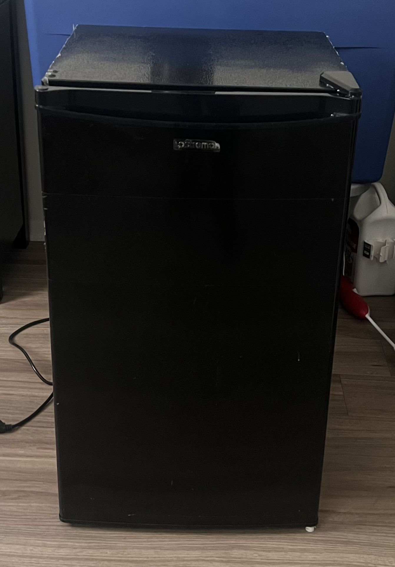 Brand New Upstreman 3.2 Cu.Ft Single Door Mini Fridge, Black-BR321