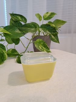 Yellow Pyrex Vintage Dish w/Lid
