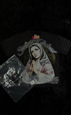 2-3 days paid shipping Saint global t shirt size M with Saint Mary design on front and pebbles on shoulders