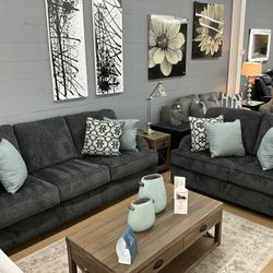 Sofa & Loveseat W Pillows 