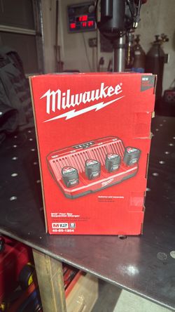 Milwaukee M12 4 bay charger