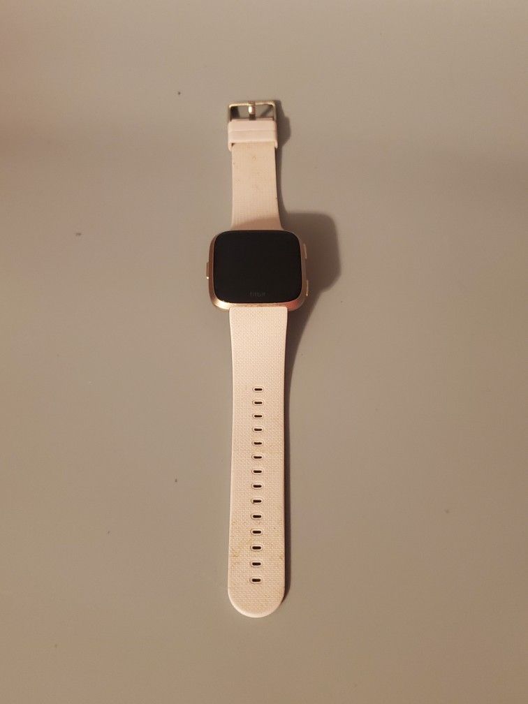 Fitbit FB504 Versa 1 Fitness Tracker / Watch