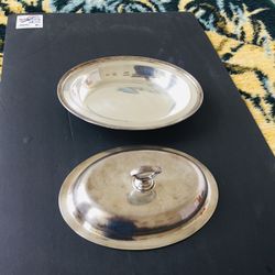 Vintage Antique. Metal oval bowl with lid. Like new condition. 11.25” x 8.25”.   Hight: 1.5” with no lid on. Hight: 4” with lid on - up to the top of 