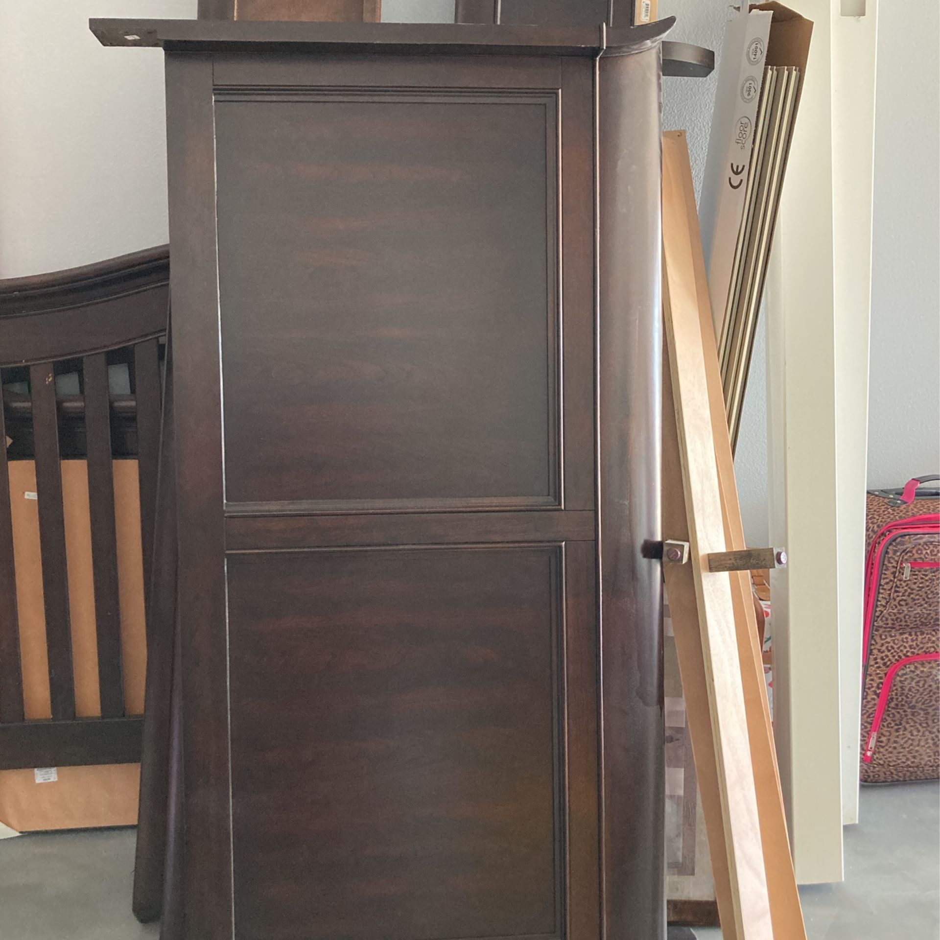 Queen Wooden Bed Frame Great Condition