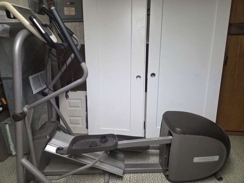 PRECOR EFX 2.5.    FREE!!