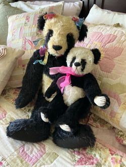 Mommy and baby Panda