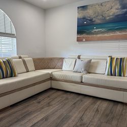 Sofà, couch available. With pull out bed.